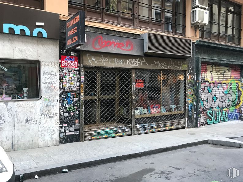 Local en alquiler y venta en Calle Gran Vía, 15, Centro, Madrid, 28013 con ventana, edificio, infraestructura, accesorio, pared, superficie de la carretera, fuente, fachada, carretera y tintes y matices alrededor