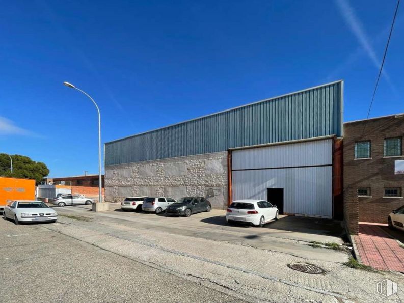 Industrial for rent at Calle Valdecelada, Toledo, 45007 with car, street light, light fixture, building, sky, automotive parking light, wheel, tire, automotive tire and asphalt around