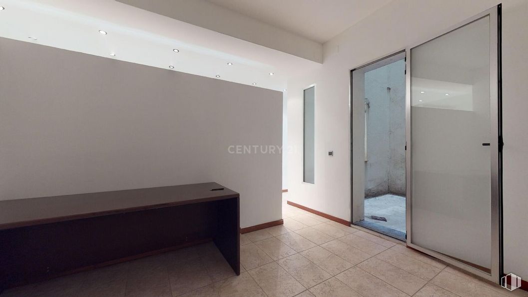 Oficina en venta en Zona Trafalgar, Chamberí, Madrid, 28010 con mesa, edificio, propiedad, madera, diseño de interiores, pasillo, puerta, accesorio, casa y piso alrededor