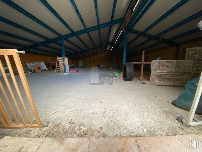 Retail for sale at Carretera Navacerrada, El Boalo, Madrid, 28413 with wood, shade, flooring, road surface, floor, tints and shades, asphalt, roof, hall and concrete around