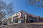 Retail for sale & for rent at Centro Comercial Henares 2, Calle Nazario Calonge, 24, San Fernando de Henares, Madrid, 28830 with building, sky, car, wheel, vehicle, tire, tree, urban design, road surface and commercial building around