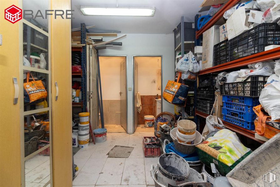 Local en venta en Calle San Raimundo, Tetuán, Madrid, 28039 con alumbrado, edificio, estante, estantería, publicación, venta al por menor, suelos, comercio, tienda y servicio alrededor