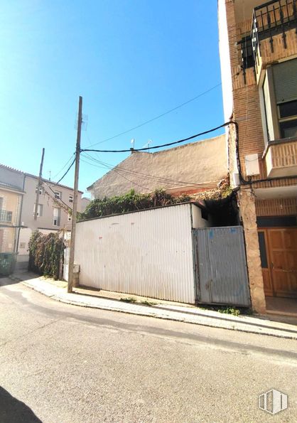 Land for sale at Zona centro, Cantalejo, Segovia, 40320 with window, door, sky, road surface, building, asphalt, wood, plant, house and road around