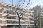 Retail for sale at Calle Puerto Rico, Chamartín, Madrid, 28016 with building, window, sky, plant, car, tree, tower block, urban design, vehicle and condominium around