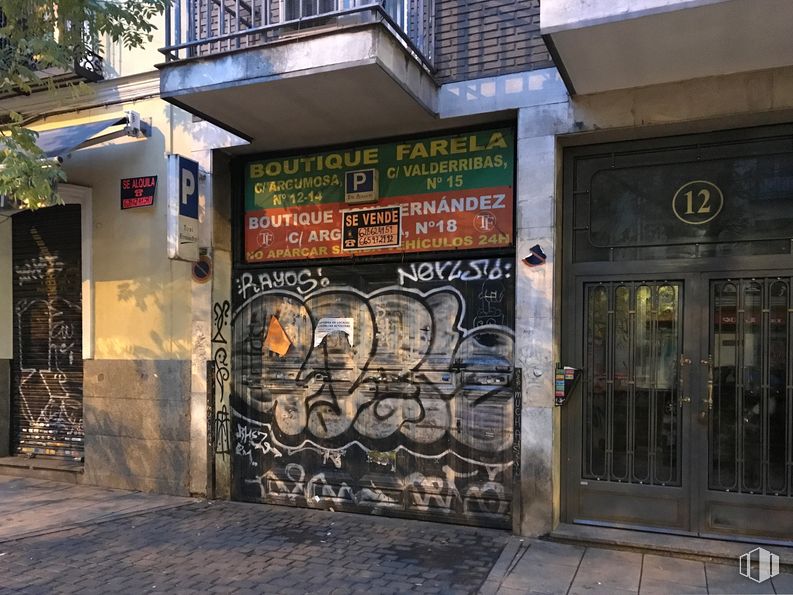 Nave en alquiler y venta en Calle Argumosa, 12, Centro, Madrid, 28012 con puerta, edificio, escritura a mano, accesorio, fuente, ciudad, fachada, ventana, tintes y matices y arte alrededor