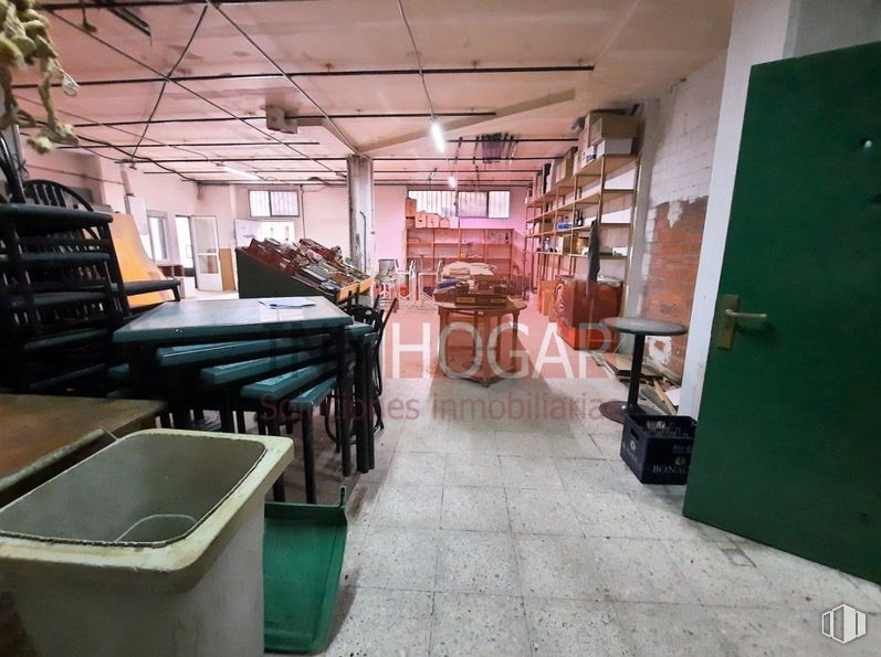 Retail for sale & for rent at Zona Sur, Ávila, 05002 with table, table top, property, wood, floor, motor vehicle, flooring, building, shelf and shelving around