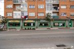 Retail for sale at Avenida Libertad, 60, Colmenar Viejo, Madrid, 28770 with building, window, urban design, road surface, residential area, facade, road, city, metropolitan area and fixture around