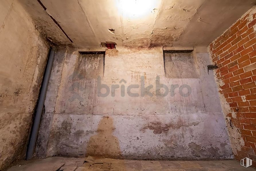 Local en alquiler en Calle Francos Rodríguez, 15, Tetuán, Madrid, 28039 con madera, edificio, pared, ladrillo, tintes y matices, fuente, material de construcción, suelos, techo y casa alrededor