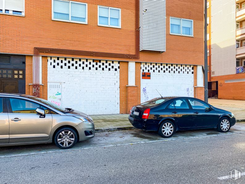 Local en venta en Avenida Salvador Allende, 53, Getafe, Madrid, 28907 con rueda, coche, ventana, neumático, luz de estacionamiento automotriz, vehículo terrestre, vehículo, luz trasera y de freno automotriz, edificio y iluminación automotriz alrededor