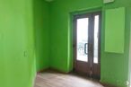 Retail for rent at Calle Doctor Velasco, Segovia, 40003 with door, building, green, fixture, paint, wood, dead bolt, architecture, floor and window around