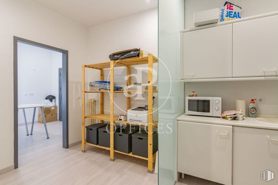 Oficina en alquiler y venta en Calle Serrano, Salamanca, Madrid, 28001 con horno microondas, ebanistería, edificio, , , , aparato de cocina, ,  y casa alrededor