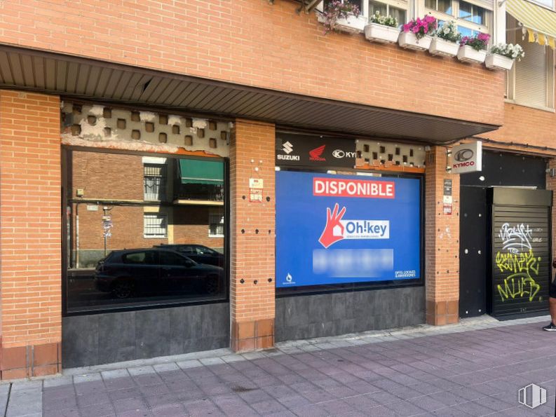 Local en alquiler en Centro urbano, Getafe, Madrid, 28901 con coche, planta, edificio, ventana, ladrillo, albañilería, inmobiliario, fachada, puerta y acera alrededor