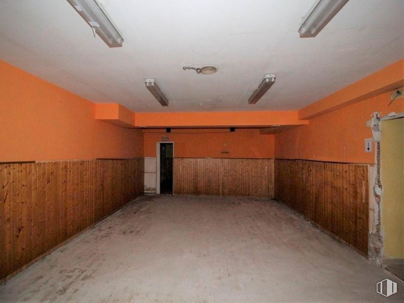 Retail for sale at Calle Salvador, 14, Getafe, Madrid, 28904 with building, fixture, wood, flooring, paint, composite material, ceiling, house, concrete and symmetry around