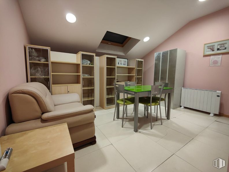 Local en venta en Calle Tintas, Carabanchel, Madrid, 28025 con silla, mesa, mesa de cocina y comedor, mesa, mueble, estantería, estante, estantería, interiorismo y madera alrededor