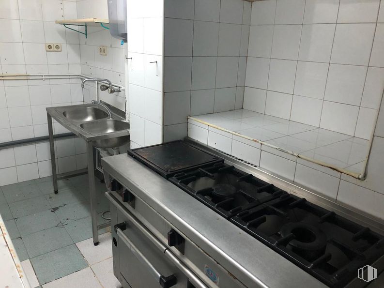 Local en venta en Calle Canillas, 36, Chamartín, Madrid, 28002 con fregadero, ebanistería, propiedad, estufa de gas, estufa de cocina, edificio, aparato de cocina, electrodoméstico, placa de cocción y cocina alrededor