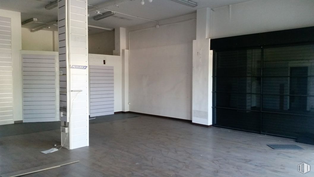 Retail for sale & for rent at Calle Sebastián Álvaro, 8, La Latina, Madrid, 28024 with cabinetry, wood, hall, interior design, fixture, flooring, shade, floor, automotive exterior and hardwood around