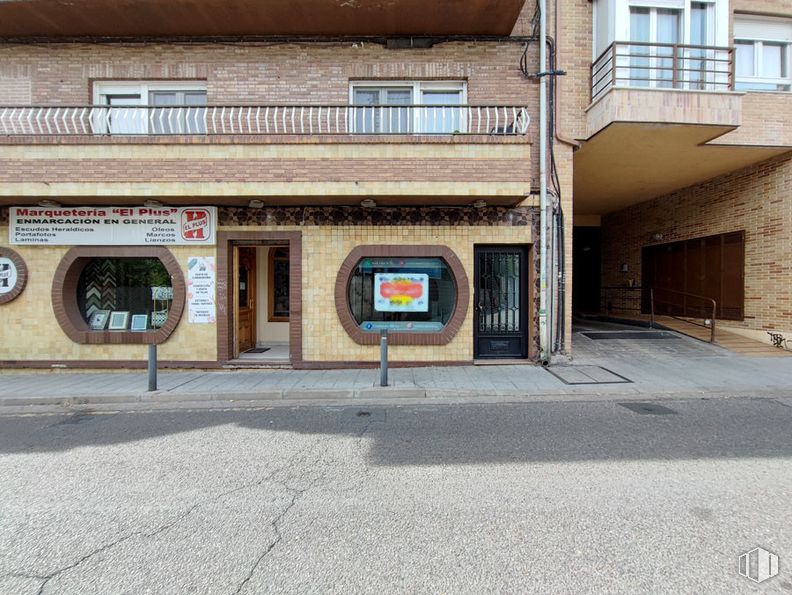 Local en alquiler en Calle Venta, Collado Villalba, Madrid, 28400 con ventana, edificio, puerta, superficie de la carretera, fachada, ladrillo, madera, asfalto, gas y ciudad alrededor