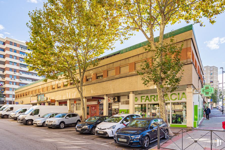 Local en alquiler y venta en Parque Granada, Fuenlabrada, Madrid, 28943 con coche, edificio, rueda, neumático, cielo, vehículo, propiedad, planta, ventana y árbol alrededor