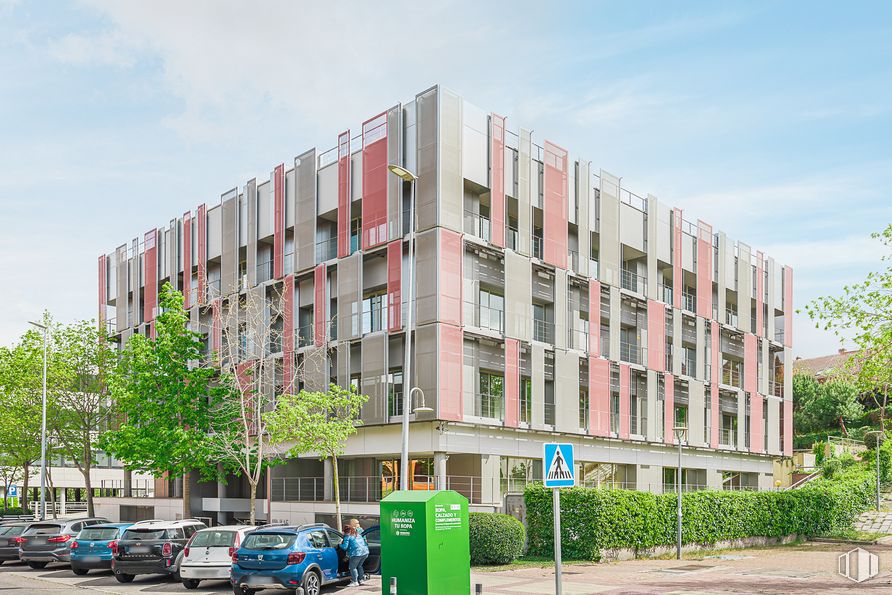 Oficina en alquiler en Edificio Mosaic, Avenida Bruselas, 15, Alcobendas, Madrid, 28108 con edificio, coche, cielo, nube, contenedor de basura, ventana, planta, vehículo, bloque de pisos y rueda alrededor