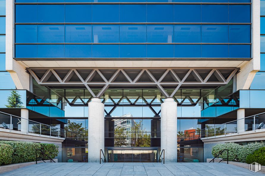 Oficina en alquiler en Edificio Cedro, Calle Anabel Segura, 14, Alcobendas, Madrid, 28109 con mesa, planta de interior, planta, azul, edificio, sombra, arquitectura, línea, diseño urbano y área residencial alrededor