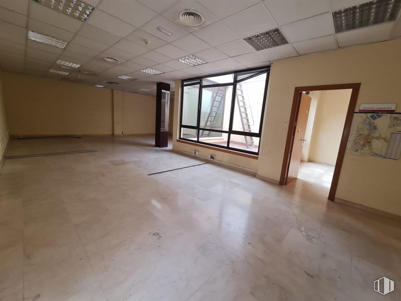 Local en alquiler en Zona centro, Valdemoro, Madrid, 28340 con ventana, accesorio, hall, madera, suelo, suelos, edificio, madera dura, techo y evento alrededor