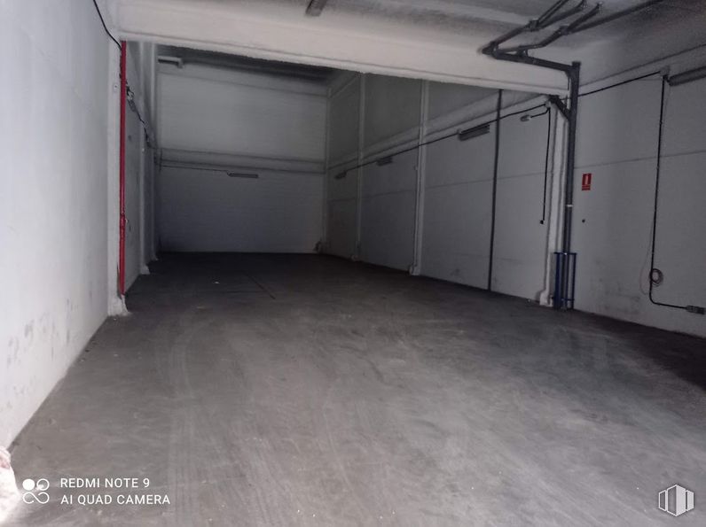 Industrial for rent at Calle Luis I, Villa de Vallecas, Madrid, 28031 with cabinetry, fixture, floor, flooring, hall, composite material, gas, concrete, ceiling and aluminium around