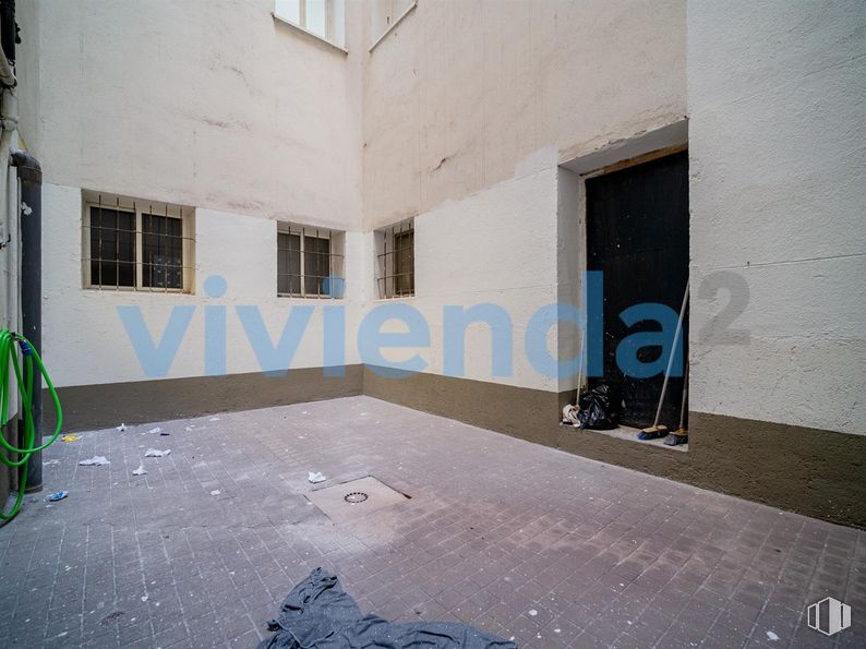 Local en venta en Calle Virgen de Nuria, Ciudad Lineal, Madrid, 28027 con ventana, puerta, accesorio, edificio, madera, suelos, suelo, arte, tintes y matices y pintura alrededor