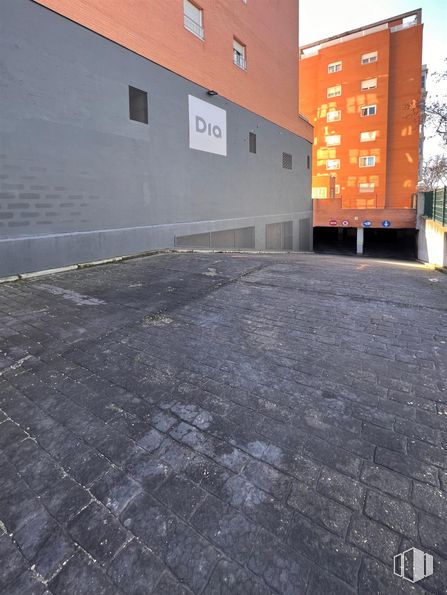 Nave en venta en Calle Sitio del Escorial, 4, Carabanchel, Madrid, 28054 con edificio, ventana, superficie de la carretera, asfalto, alquitrán, madera, suelos, suelo, cielo y acera alrededor