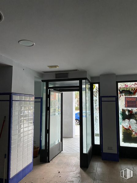 Local en venta en Calle Bulevar de José Prat, 11, Vicálvaro, Madrid, 28032 con puerta, accesorio, gas, edificio, vidrio, suelos, techo, fachada, ciudad y material compuesto alrededor