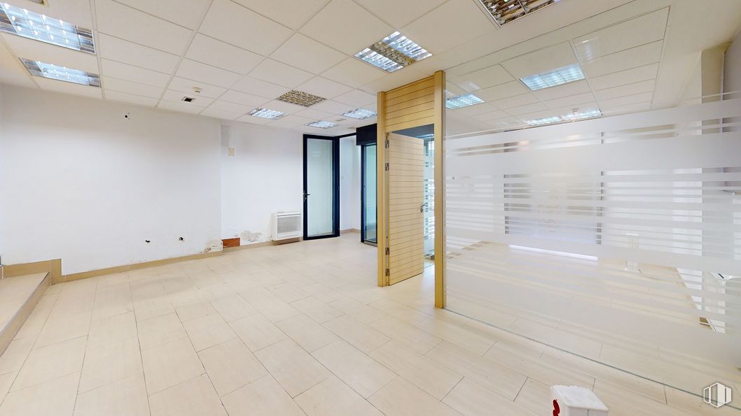 Local en alquiler en Calle Real, 43, Torrelodones, Madrid, 28250 con accesorio, interiorismo, suelos, suelo, edificio, pared, hall, techo, inmobiliario y madera alrededor