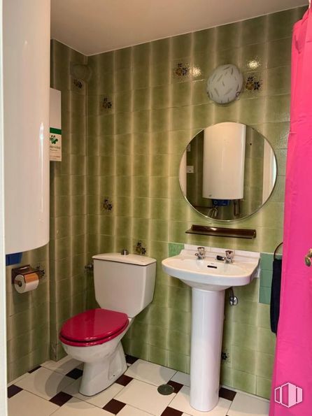 Retail for sale at Calle Ventura Rodríguez, 1, San Lorenzo de El Escorial, Madrid, 28200 with toilet, mirror, sink, property, plumbing fixture, bathroom sink, bathroom, purple, toilet seat and interior design around