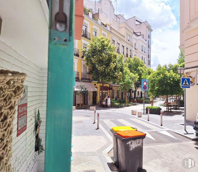 Local en venta en Calle Quesada, 2, Chamberí, Madrid, 28010 con edificio, contenedor de basura, contención de residuos, ventana, cielo, planta, superficie de la carretera, nube, diseño urbano y asfalto alrededor