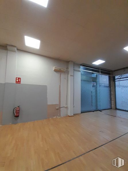 Industrial for sale & for rent at Avenida Madrid, Arganda del Rey, Madrid, 28500 with wood, hall, house, door, building, floor, flooring, hardwood, wood stain and laminate flooring around