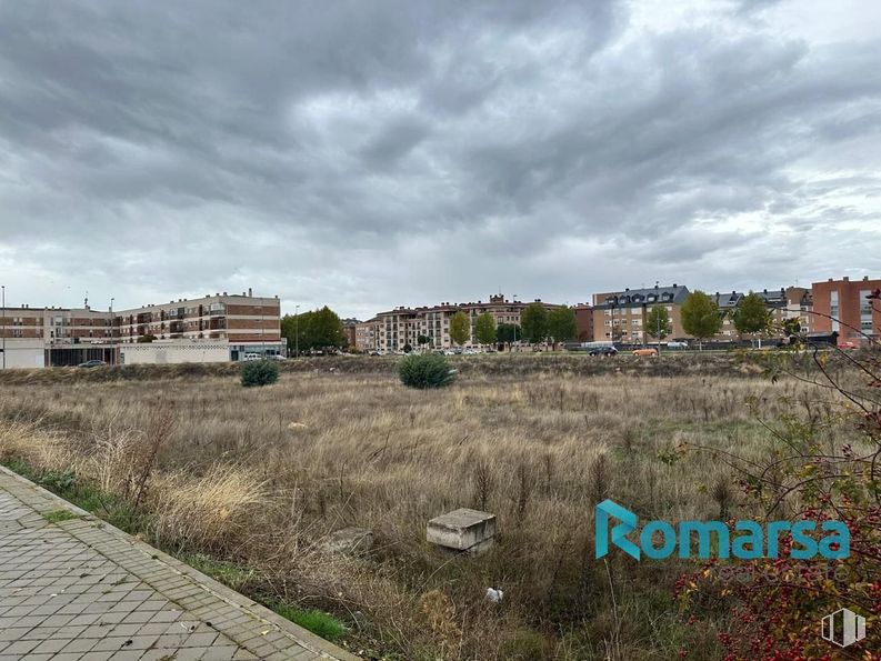 Land for sale at Calle Flor de Loto, Ávila, 05002 with building, residential area, neighbourhood, land lot, human settlement, apartment, soil, suburb, condominium and high-rise building around