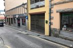 Retail for rent at Calle Carmen, 13, Cercedilla, Madrid, 28470 with window, building, road surface, asphalt, car, residential area, public space, sidewalk, facade and house around