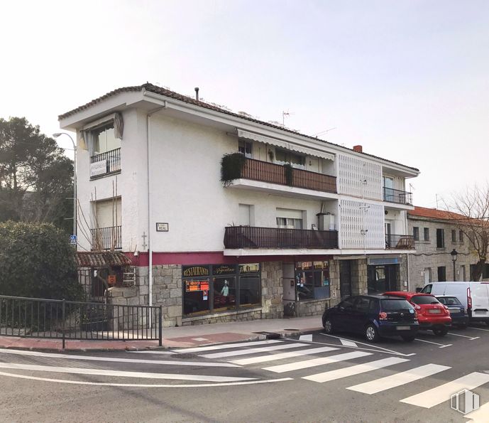 Local en venta en Calle Real, 40, Torrelodones, Madrid, 28250 con coche, edificio, camioneta, cielo, planta, ventana, rueda, vehículo, árbol y diseño urbano alrededor