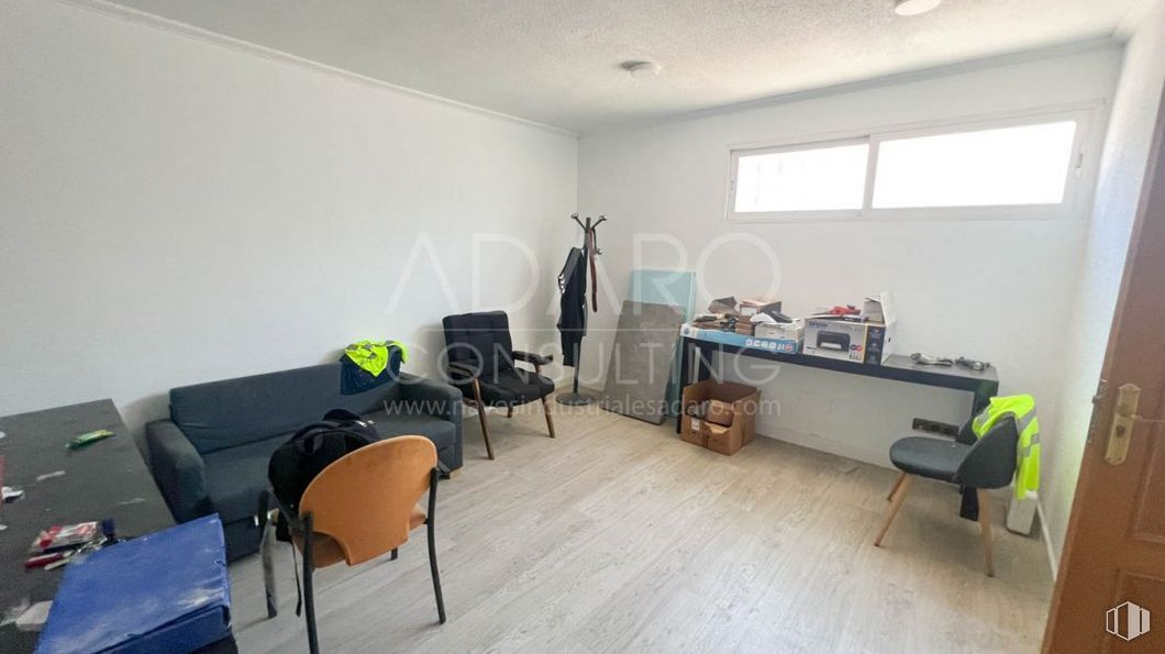 Nave en venta en Calle Agua, Pinto, Madrid, 28320 con silla, sofá, mesa, mueble, edificio, interiorismo, ventana, suelo, suelos y planta de interior alrededor