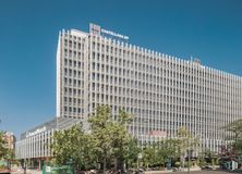 Office for rent at C89, Paseo Castellana, 89, Tetuán, Madrid, 28046 with building, sky, daytime, tree, tower block, architecture, condominium, urban design, skyscraper and landmark around