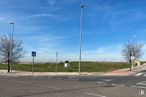 Land for sale at Calle Arqueología, s/n, Illescas, Toledo, 45200 with street light, sky, cloud, infrastructure, tree, road surface, asphalt, plant, thoroughfare and gas around