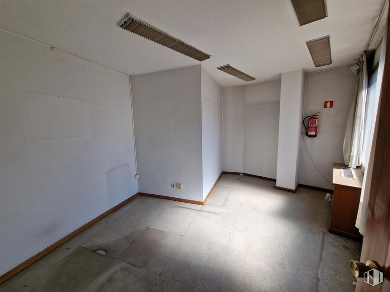 Oficina en alquiler en Calle San Bernardo, 20, Centro, Madrid, 28015 con mueble, accesorio, madera, suelo, suelos, hall, edificio, madera dura, material compuesto y techo alrededor