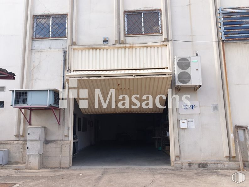 Nave en venta en Zona industrial Coslada, Coslada, Madrid, 28820 con ventana, accesorio, madera, fachada, edificio, gas, fuente, material compuesto, asfalto y casa alrededor