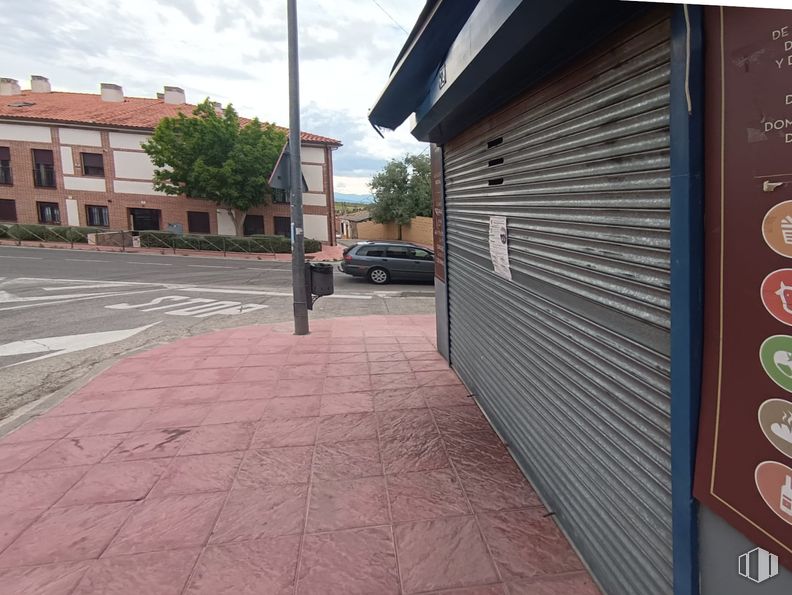 Local en alquiler en Carretera de Algete a El Casar de Talamanca, Valdeolmos-Alalpardo, Madrid, 28130 con edificio, coche, planta, nube, ventana, rueda, cielo, árbol, superficie de la carretera y neumático alrededor