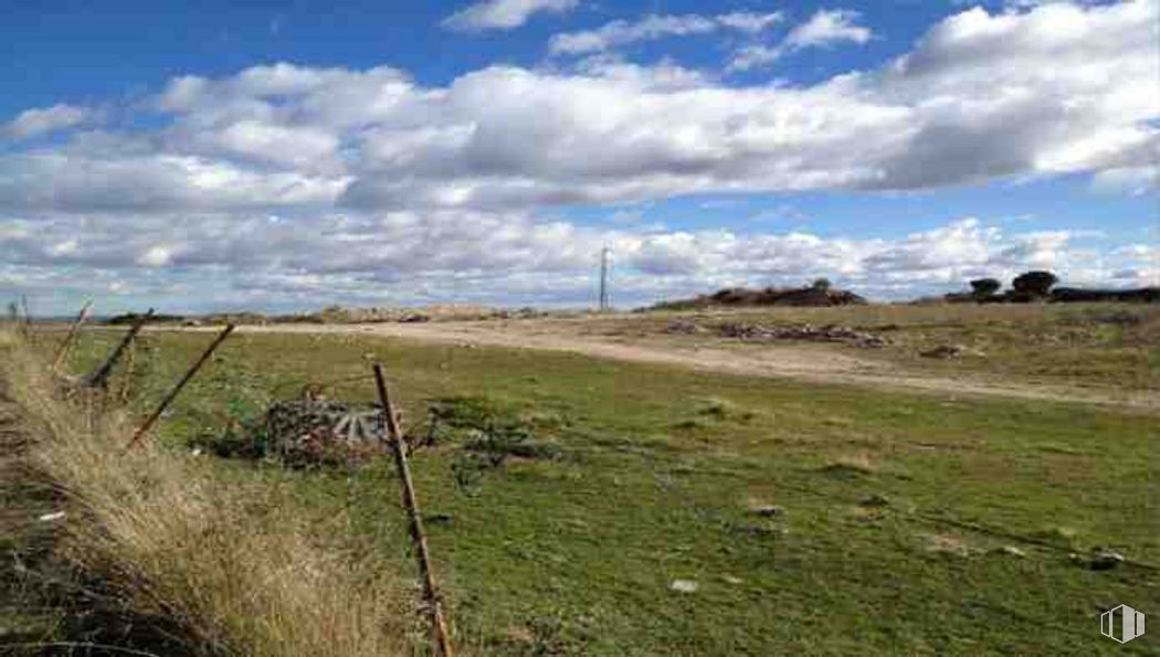 Suelo en venta en Polígon Vp Sup-10 Castillejos, Colmenar Viejo, Madrid, 28770 con sombrero, nube, cielo, comunidad de plantas, paisaje natural, planta, cúmulo, árbol, paisaje y hierba alrededor