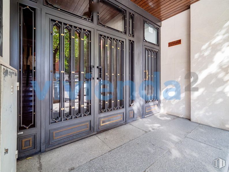 Office for sale at Calle Doctor Esquerdo, Retiro, Madrid, 28007 with door, fixture, floor, wood, gas, facade, fence, glass, city and metal around