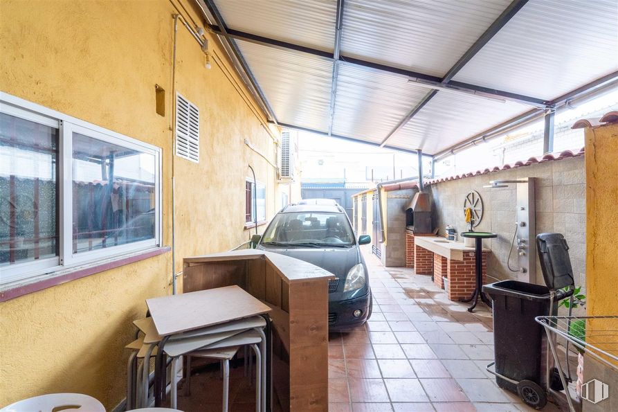 Industrial for sale & for rent at Calle Fontaneros, Villaviciosa de Odón, Madrid, 28670 with window, car, waste container, building, table, furniture, tableware, wood, interior design and floor around