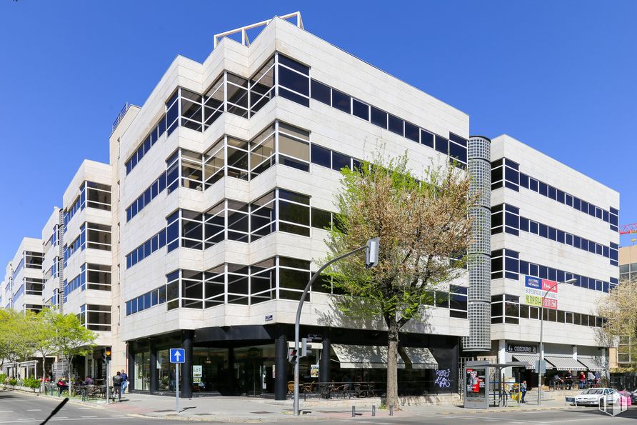 Oficina en alquiler en Edificio E1, Calle Julián Camarillo, 29, San Blas - Canillejas, Madrid, 28037 con edificio, cielo, ventana, diseño urbano, bloque de pisos, condominio, fachada, árbol, edificio comercial y ciudad alrededor