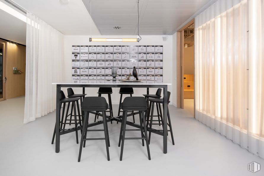 Office for rent at Edificio Helios, Spaces Campo Naciones, Hortaleza, Madrid, 28033 with stool, chair, lighting, table, furniture, product, wood, flooring, interior design and floor around