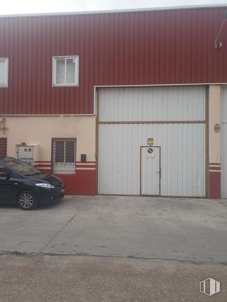 Nave en venta en Calle Francisco Medina Mendoza, Cabanillas del Campo, Guadalajara, 19171 con coche, ventana, rueda, neumático, puerta, luz de estacionamiento, vehículo, neumático de automoción, iluminación del automóvil y asfalto alrededor