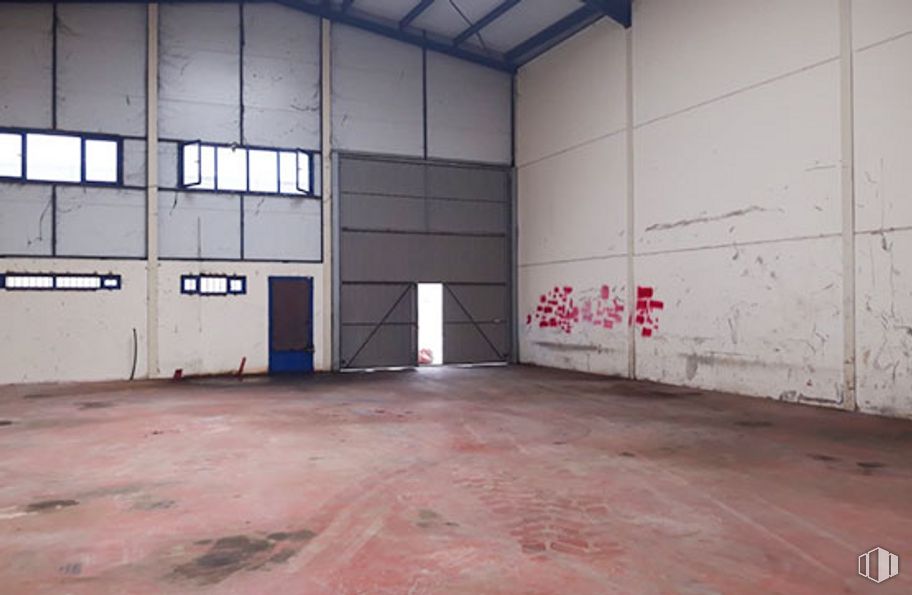 Industrial for sale at Calle Velázquez, Huecas, Toledo, 45511 with window, hall, floor, wood, flooring, concrete, ceiling, field house, composite material and hardwood around