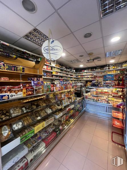 Local en venta en Calle Rojas Zorrilla, Alcalá de Henares, Madrid, 28805 con mueble, estante, producto, cliente, tienda, venta al por menor, estantería, alimentos integrales, servicio y comercio alrededor